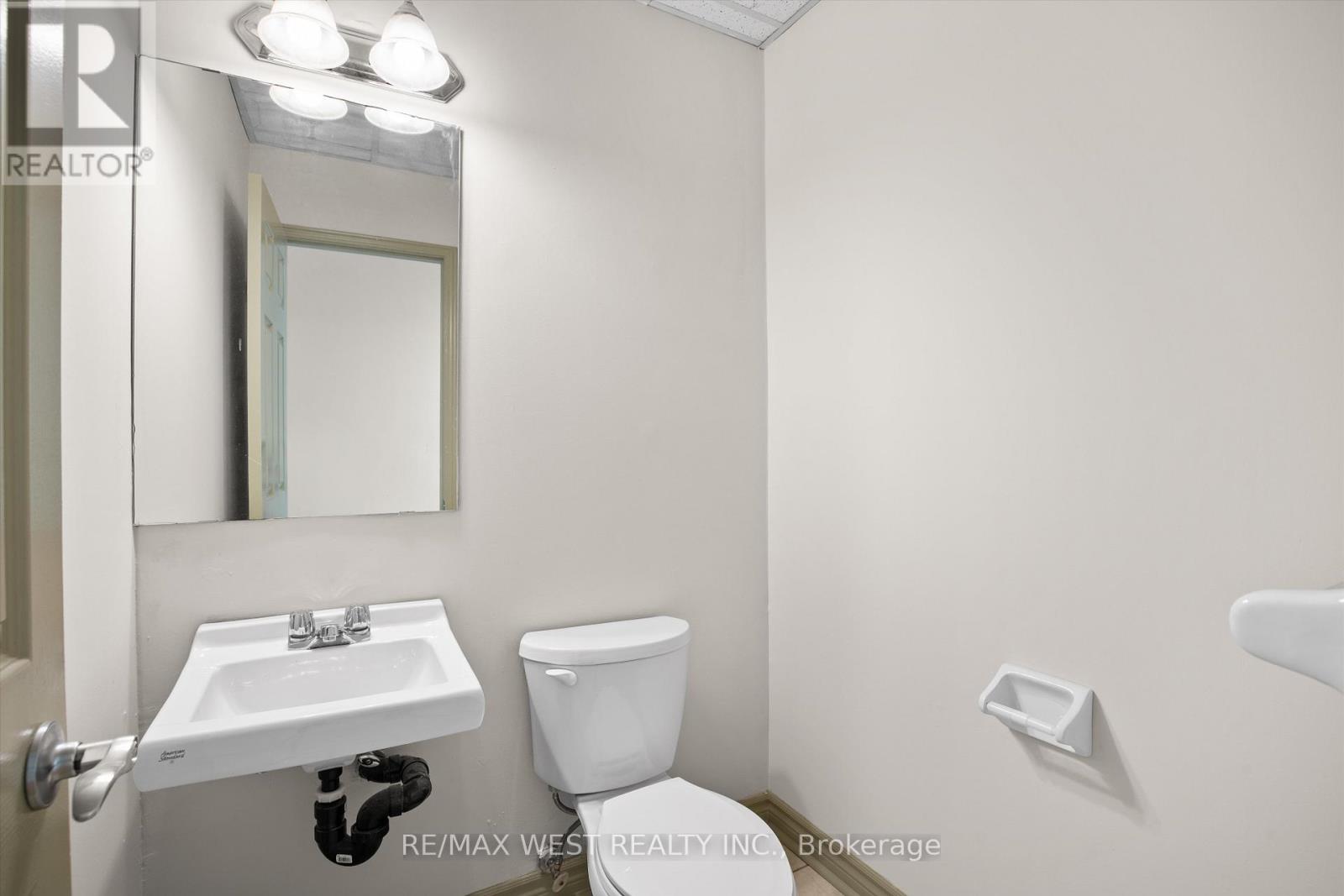 9 - 2 Holland Drive Property Photo 10