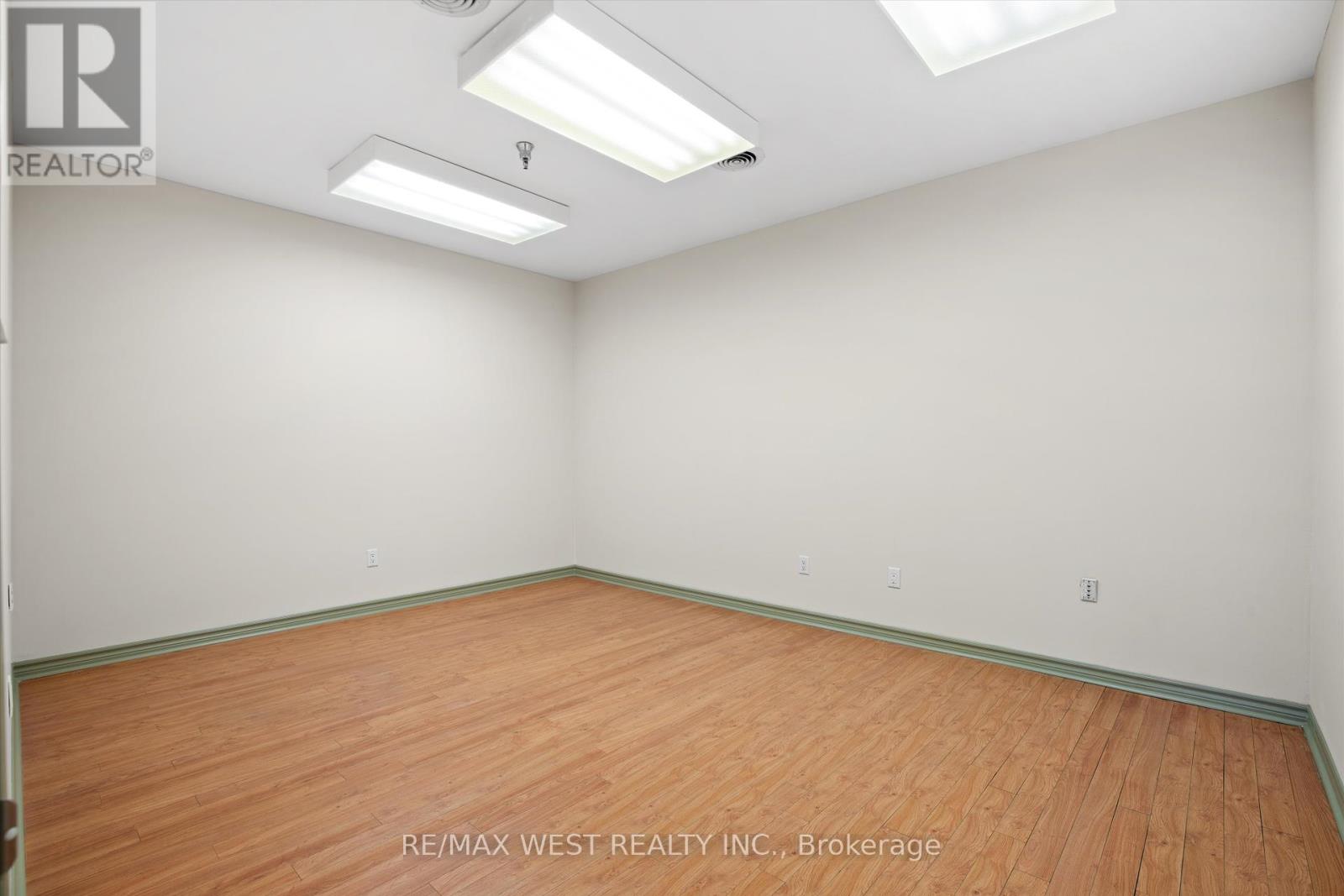9 - 2 Holland Drive Property Photo 11