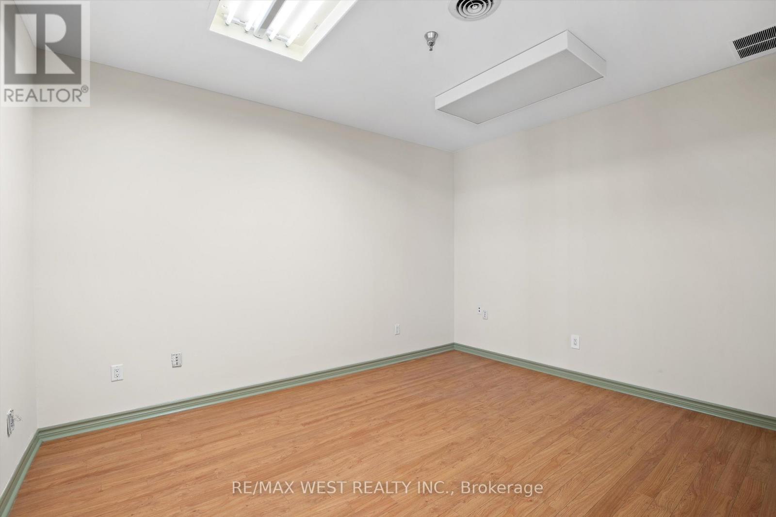 9 - 2 Holland Drive Property Photo 12
