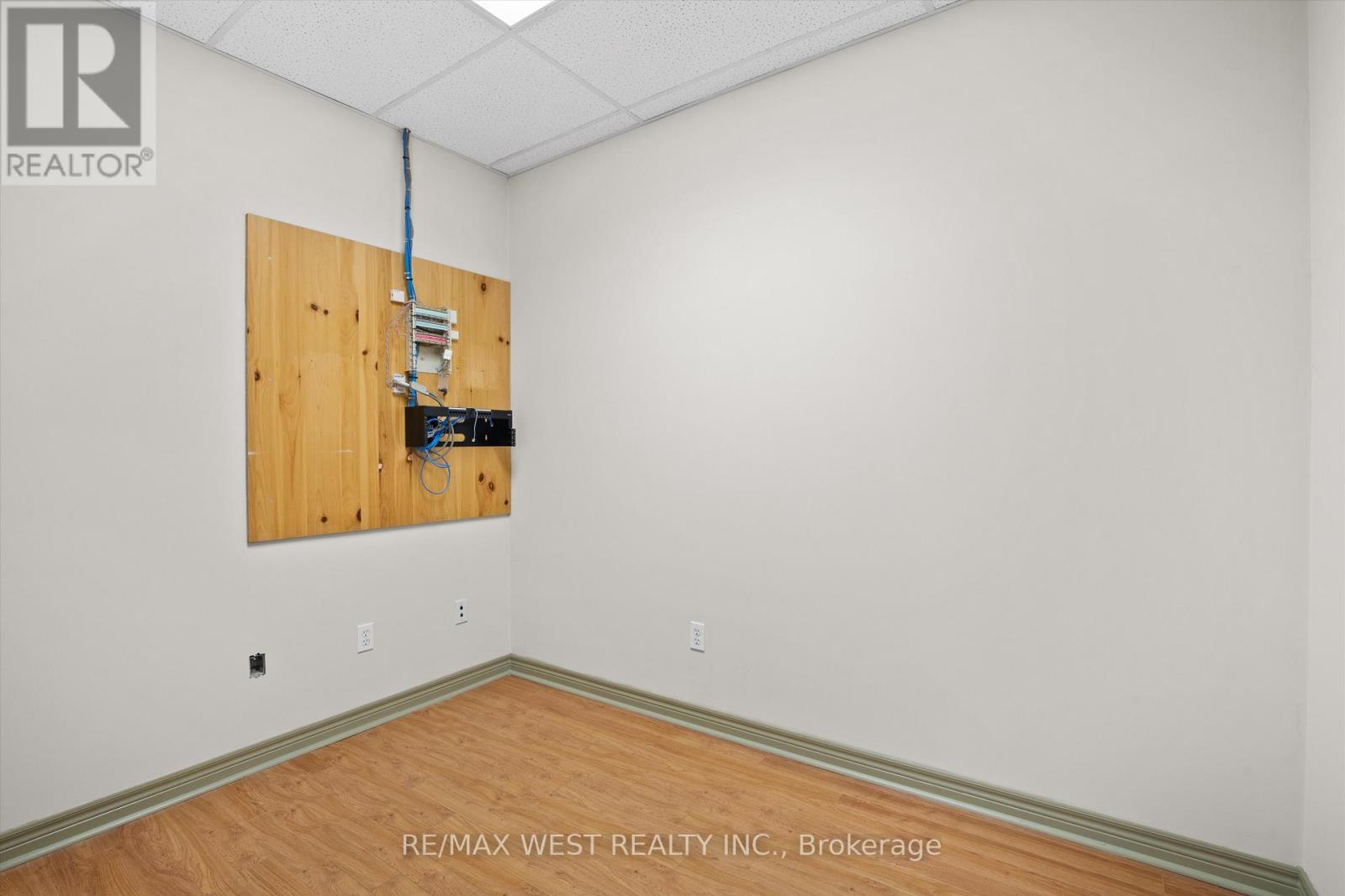 9 - 2 Holland Drive Property Photo 13