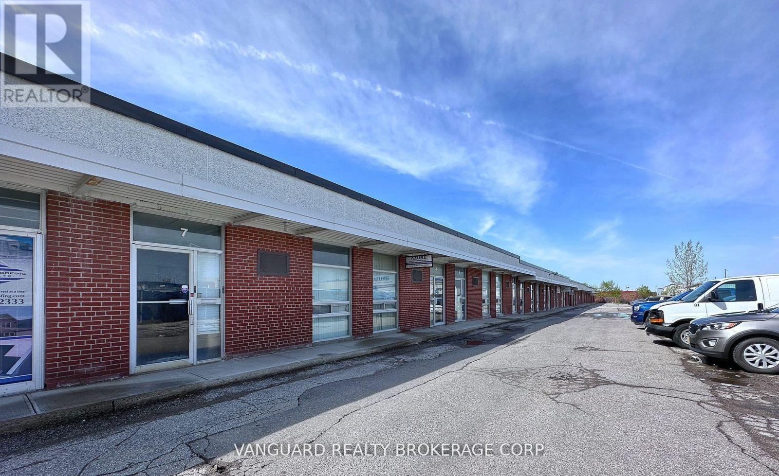 7 - 90 Signet Drive Property Photo 3