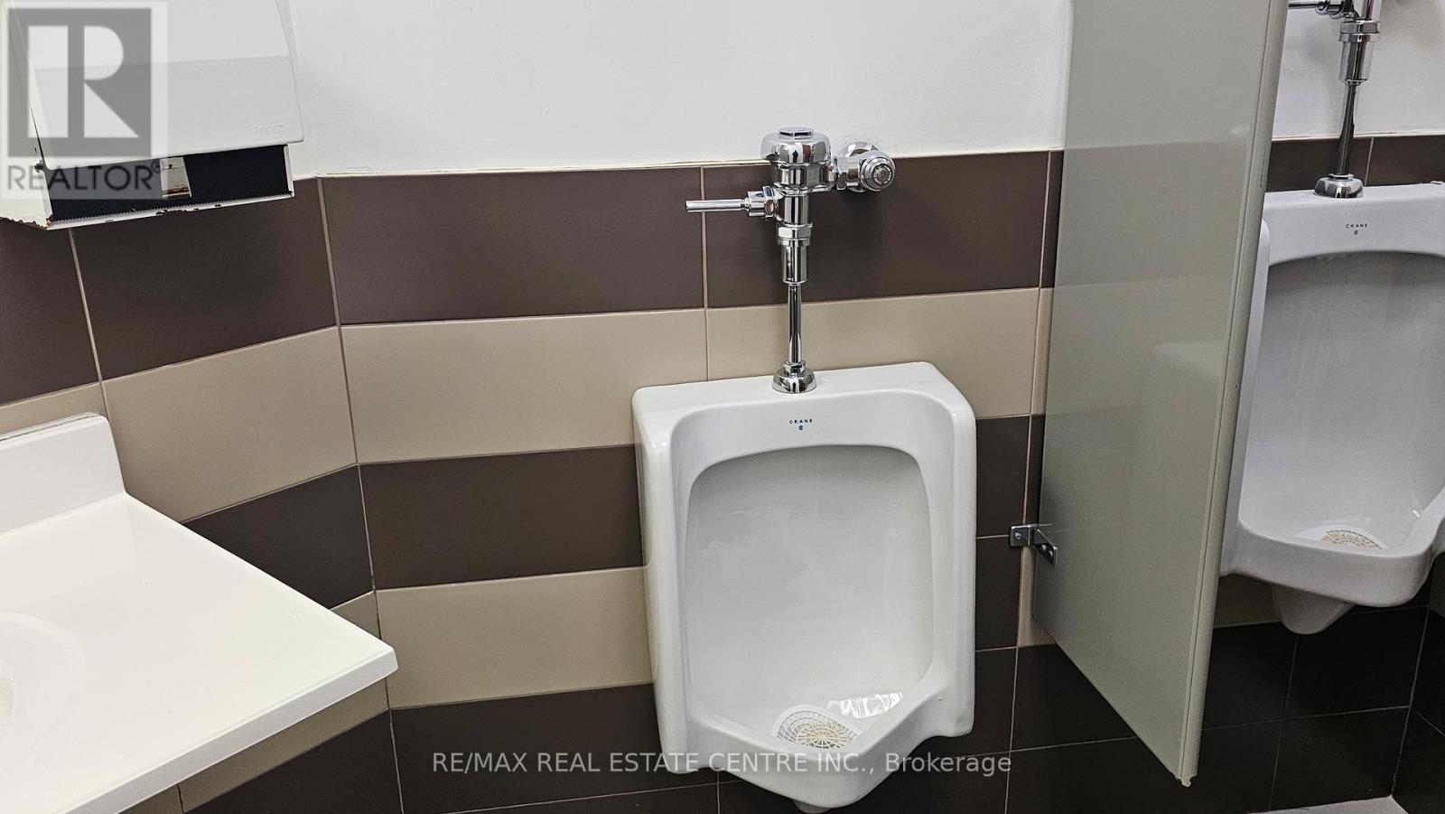 1 - 4060 Ridgeway Drive Property Photo 6