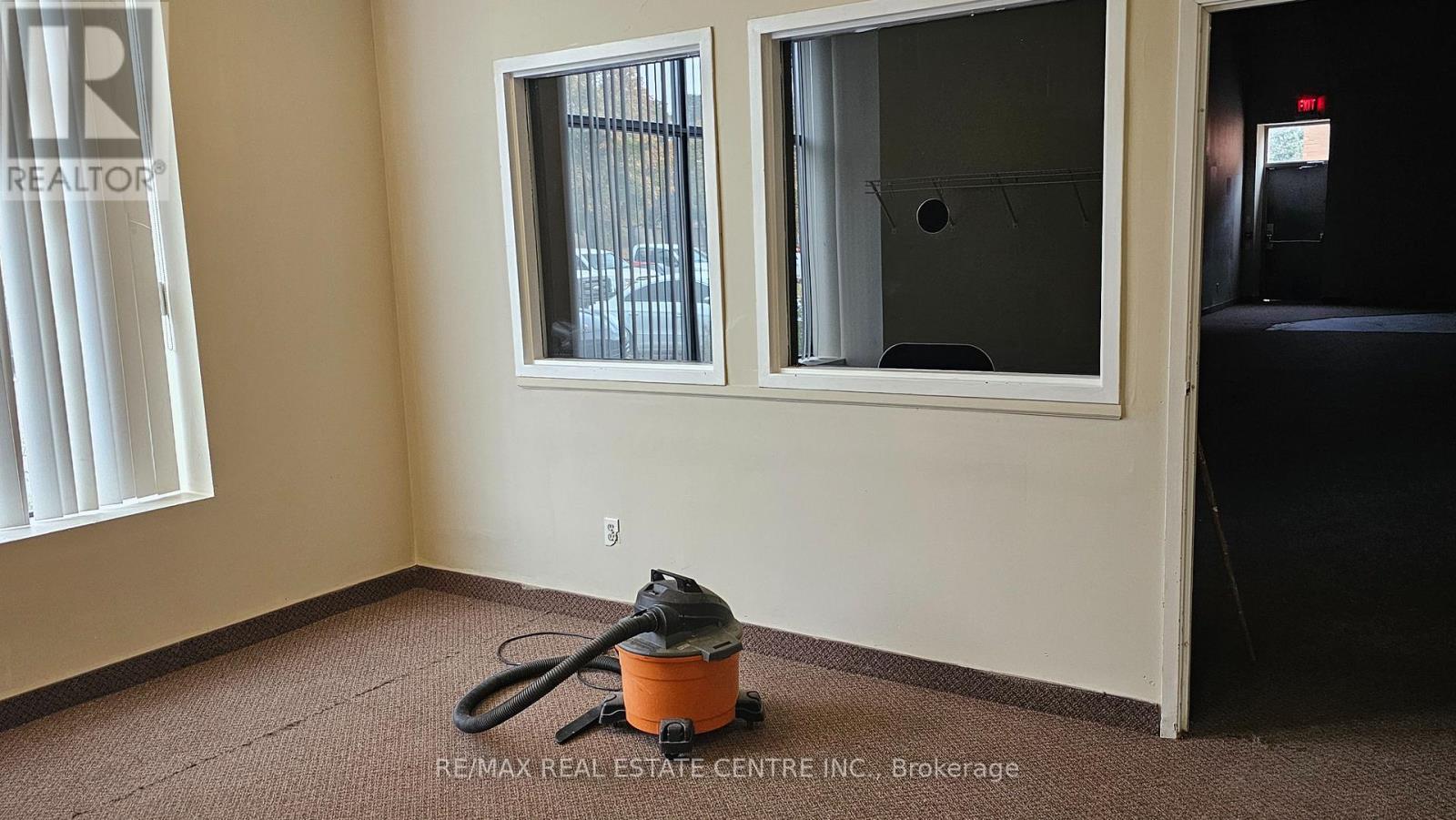 1 - 4060 Ridgeway Drive Property Photo 9
