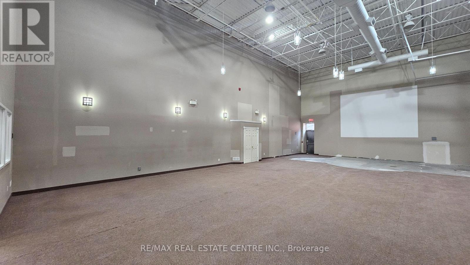 1 - 4060 Ridgeway Drive Property Photo 17