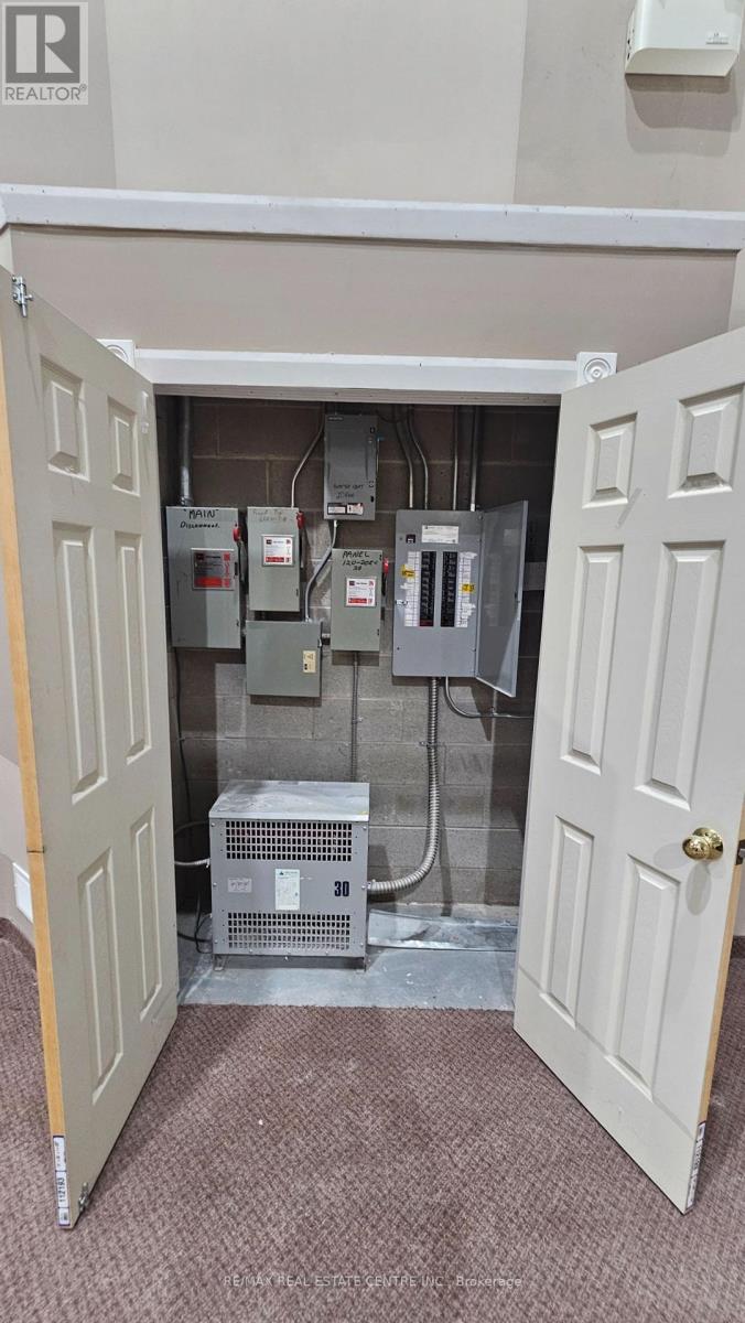 1 - 4060 Ridgeway Drive Property Photo 23