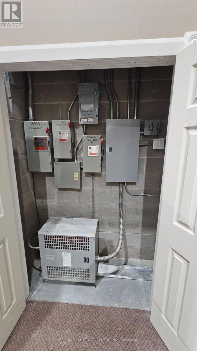 1 - 4060 Ridgeway Drive Property Photo 24