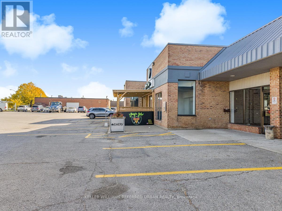 5 - 2201 Finch Avenue W Property Photo 9