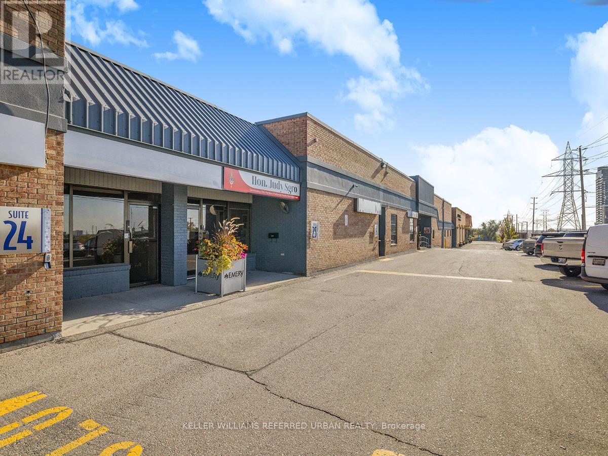 24 - 2201 Finch Avenue W Property Photo 6