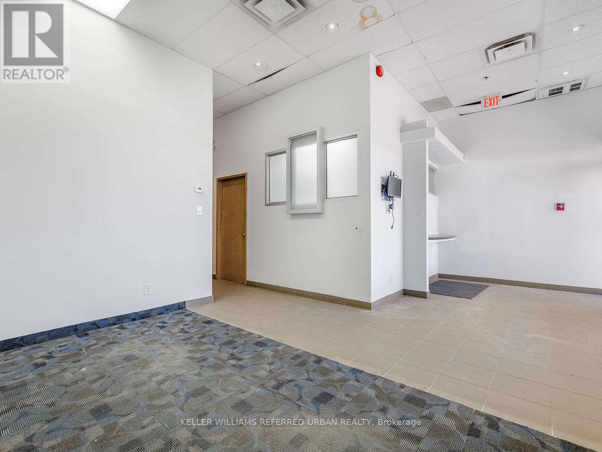 24 - 2201 Finch Avenue W Property Photo 12