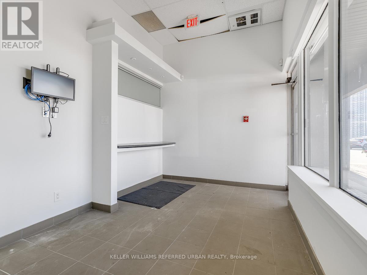 24 - 2201 Finch Avenue W Property Photo 15