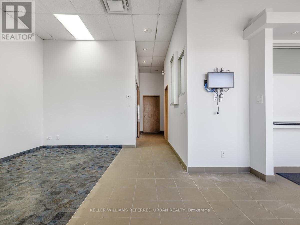 24 - 2201 Finch Avenue W Property Photo 16