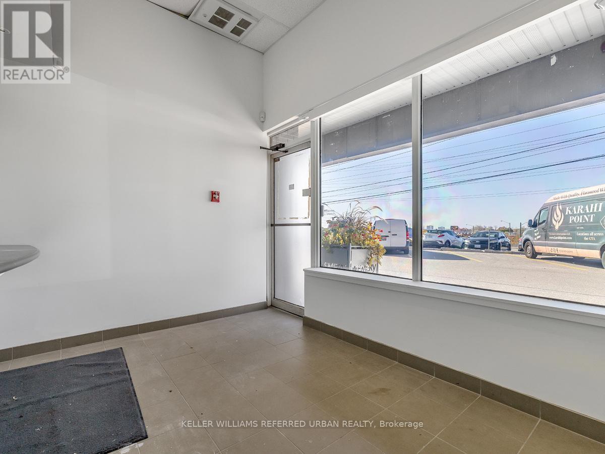 24 - 2201 Finch Avenue W Property Photo 17