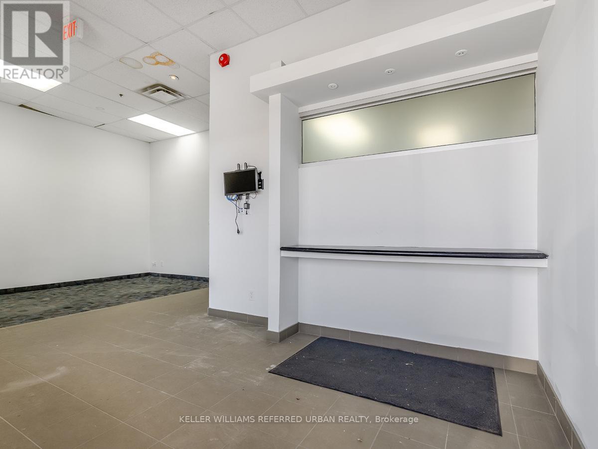 24 - 2201 Finch Avenue W Property Photo 18