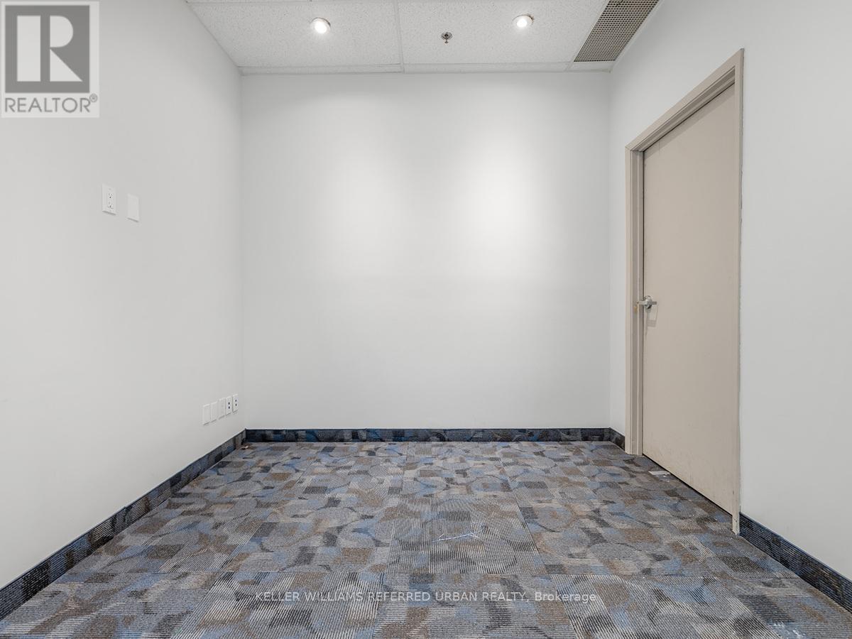 24 - 2201 Finch Avenue W Property Photo 25