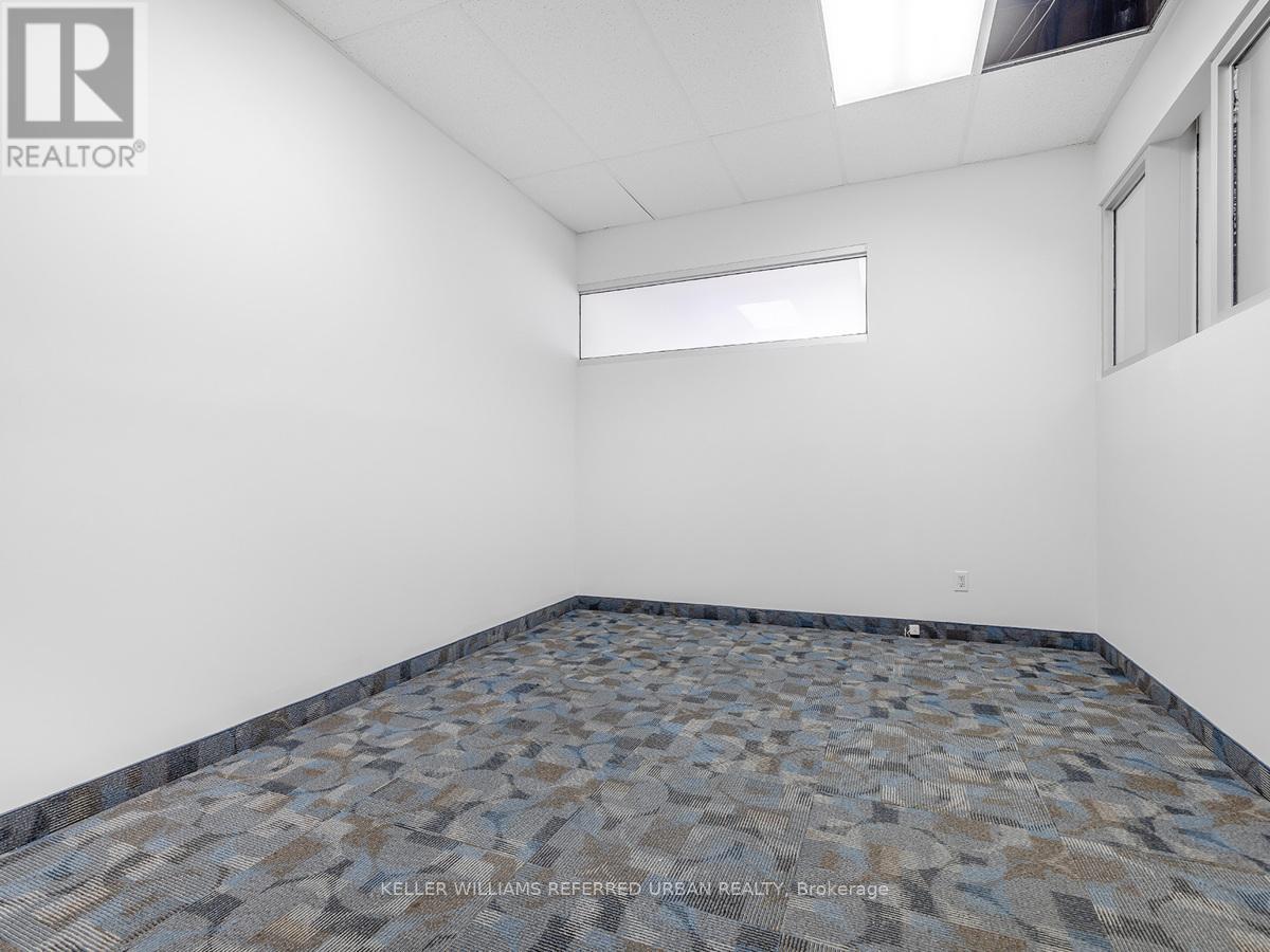 24 - 2201 Finch Avenue W Property Photo 27