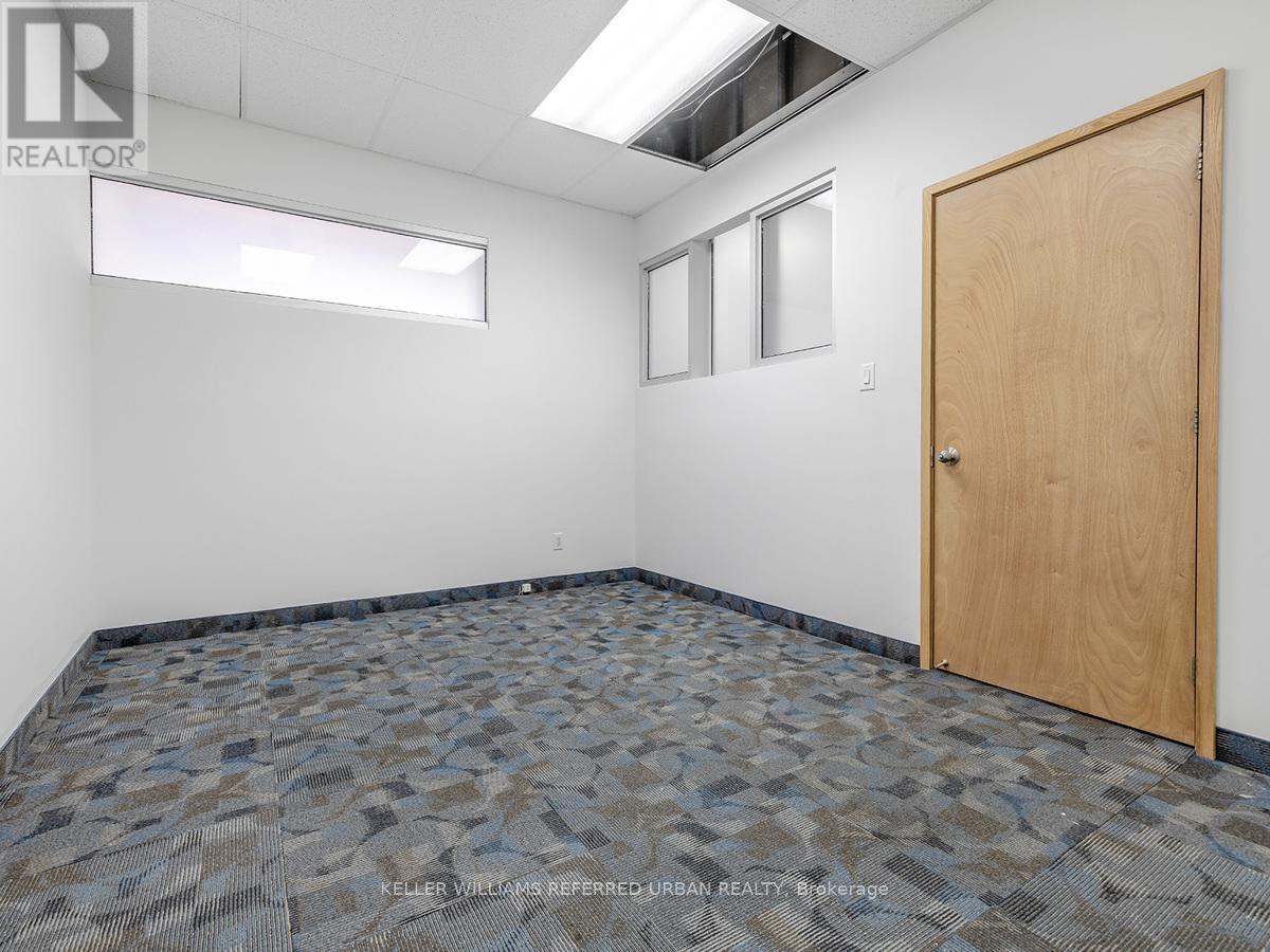 24 - 2201 Finch Avenue W Property Photo 28