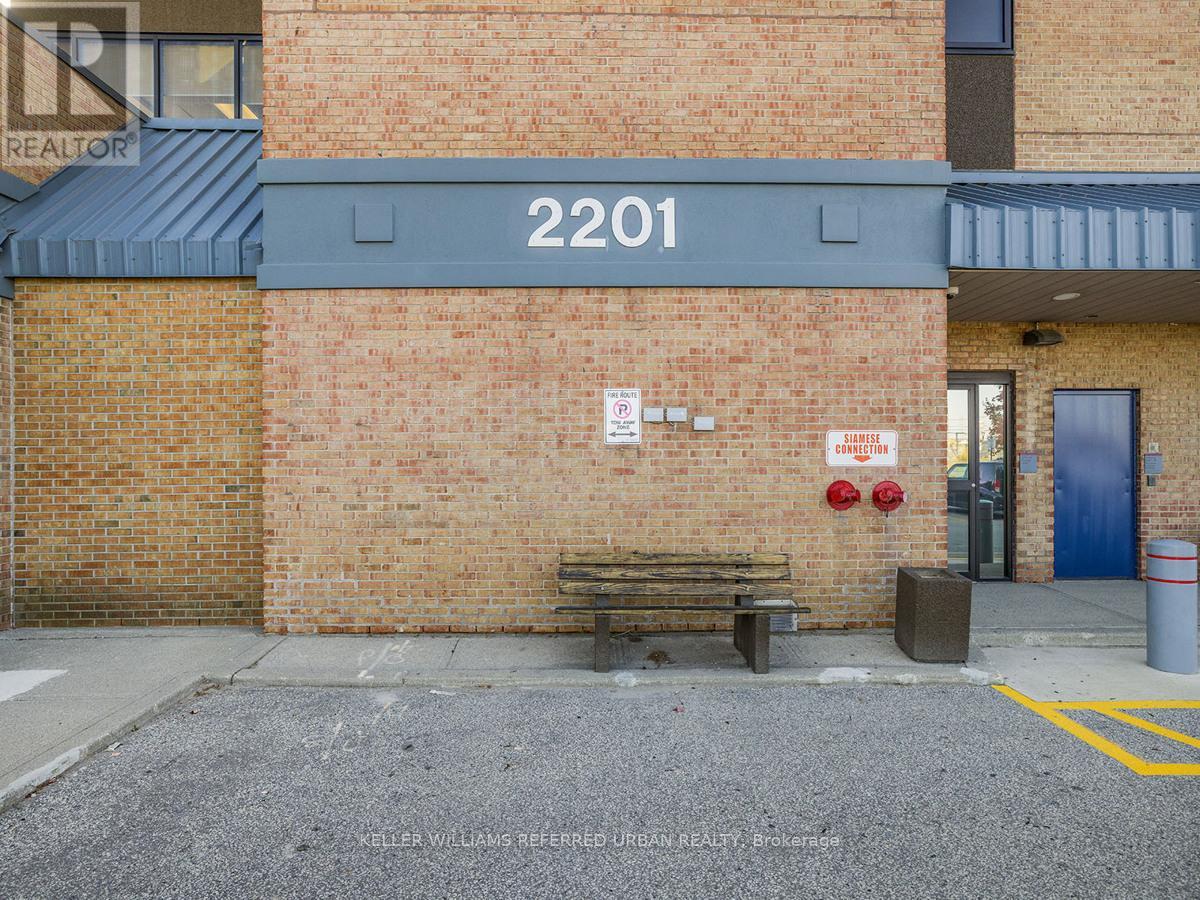 24 - 2201 Finch Avenue W Property Photo 33