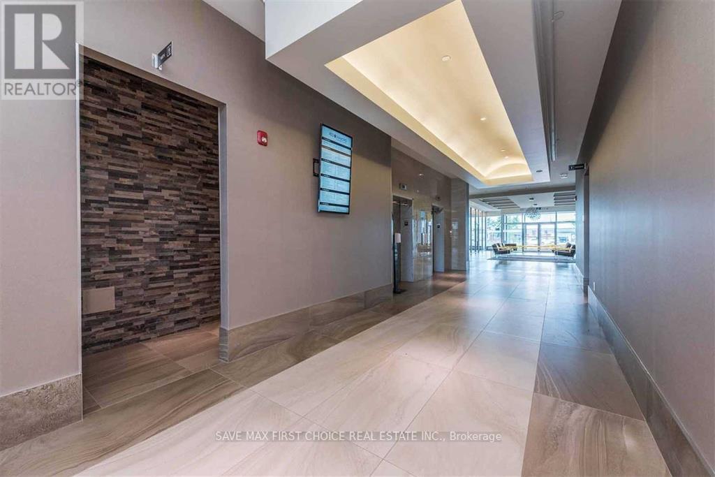 314-1 - 218 Export Boulevard Property Photo 4