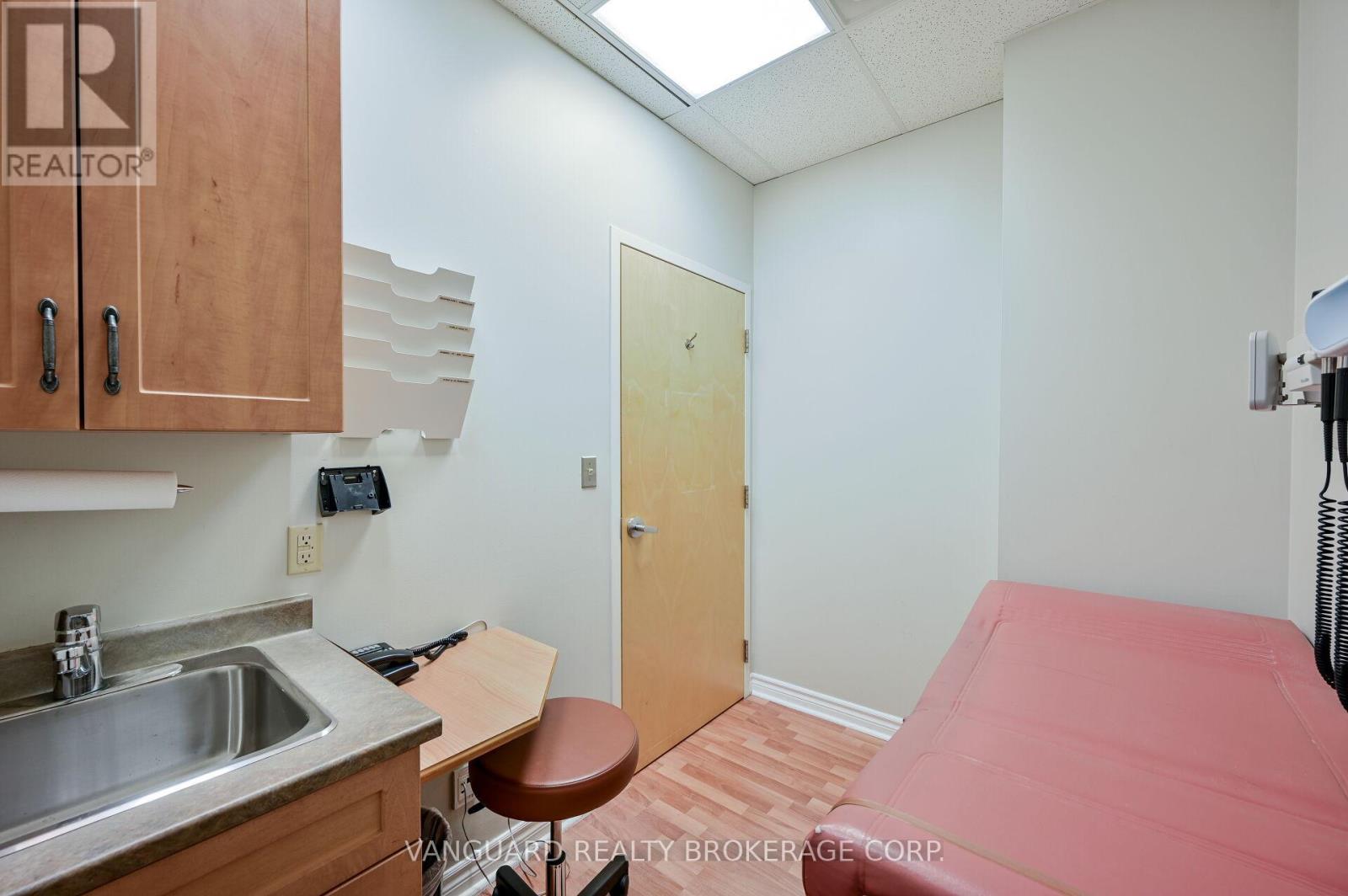 209 - 400 Bronte Street Property Photo 34