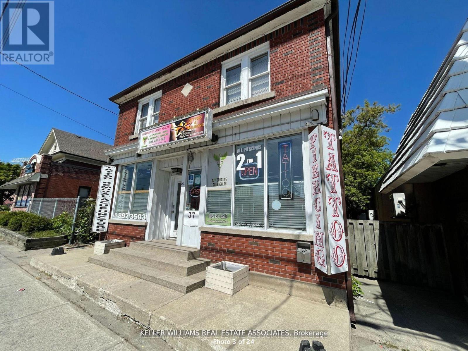 37 Dundas Street W Property Photo 2