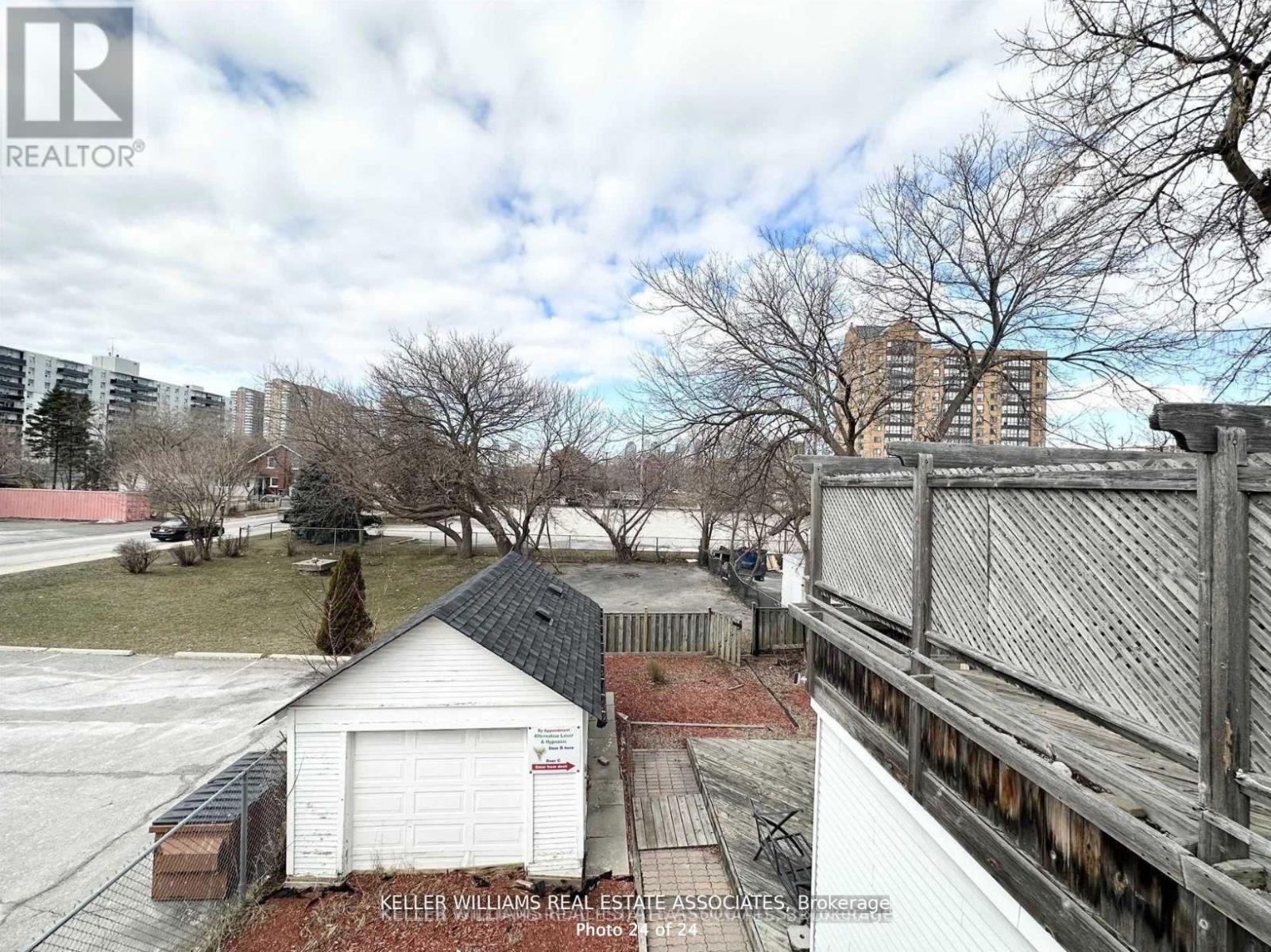 37 Dundas Street W Property Photo 4