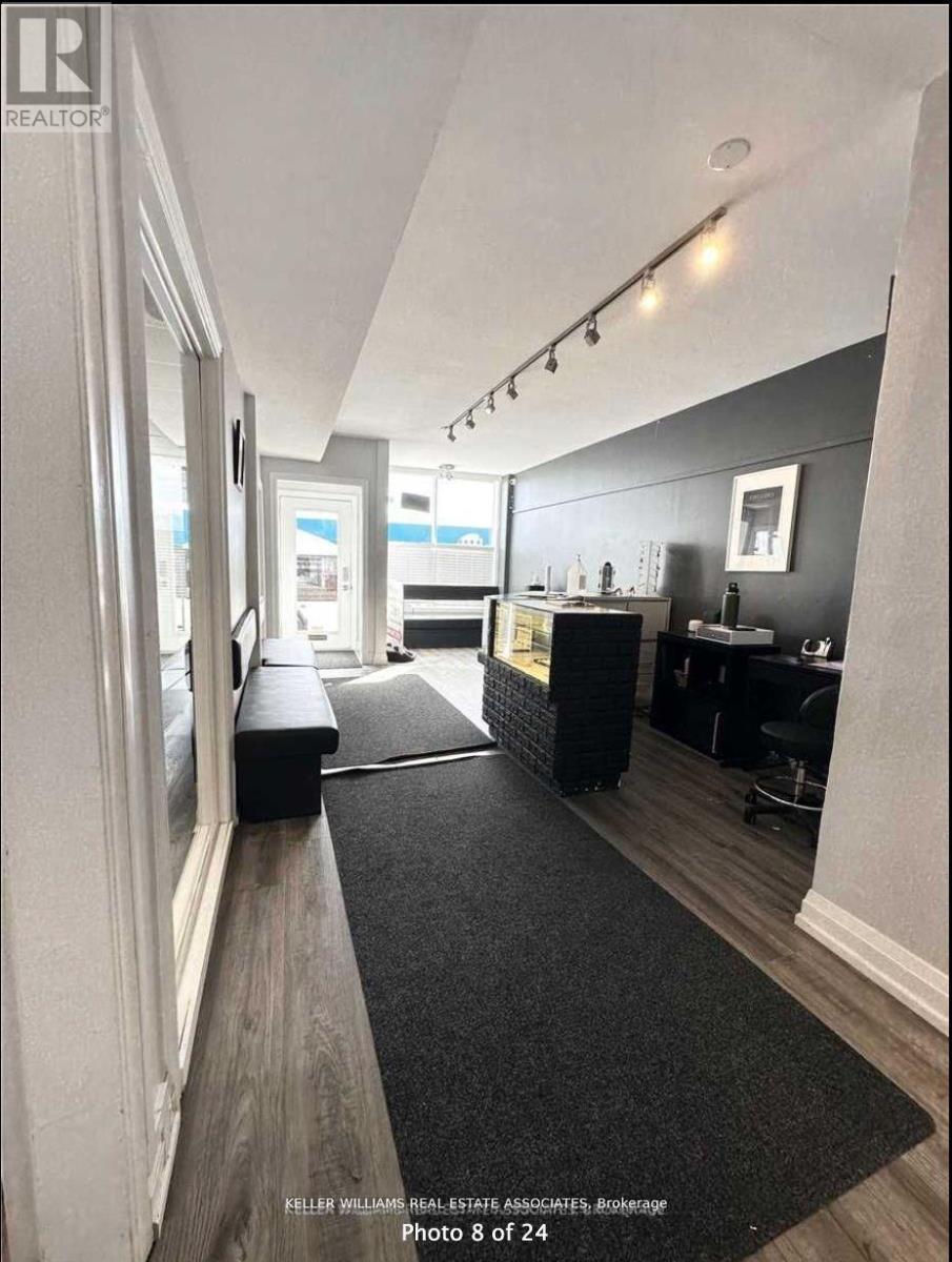 37 Dundas Street W Property Photo 5