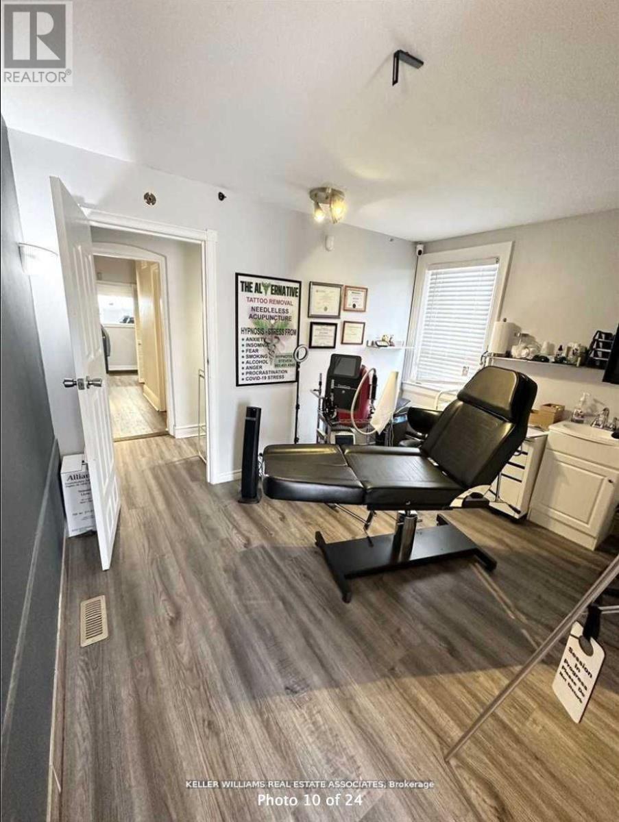 37 Dundas Street W Property Photo 8