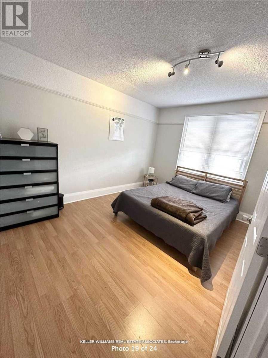 37 Dundas Street W Property Photo 16