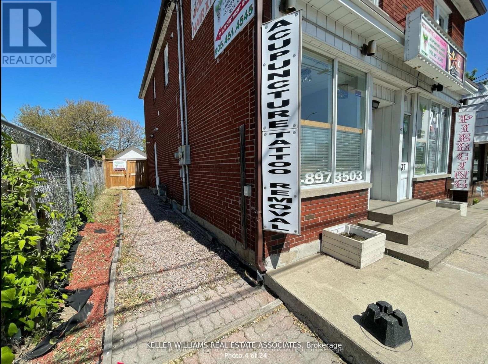 37 Dundas Street W Property Photo 21