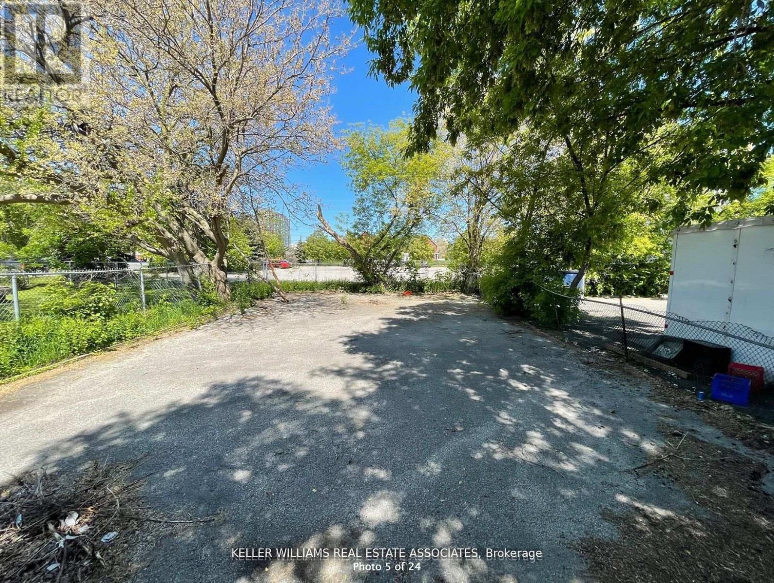 37 Dundas Street W Property Photo 22