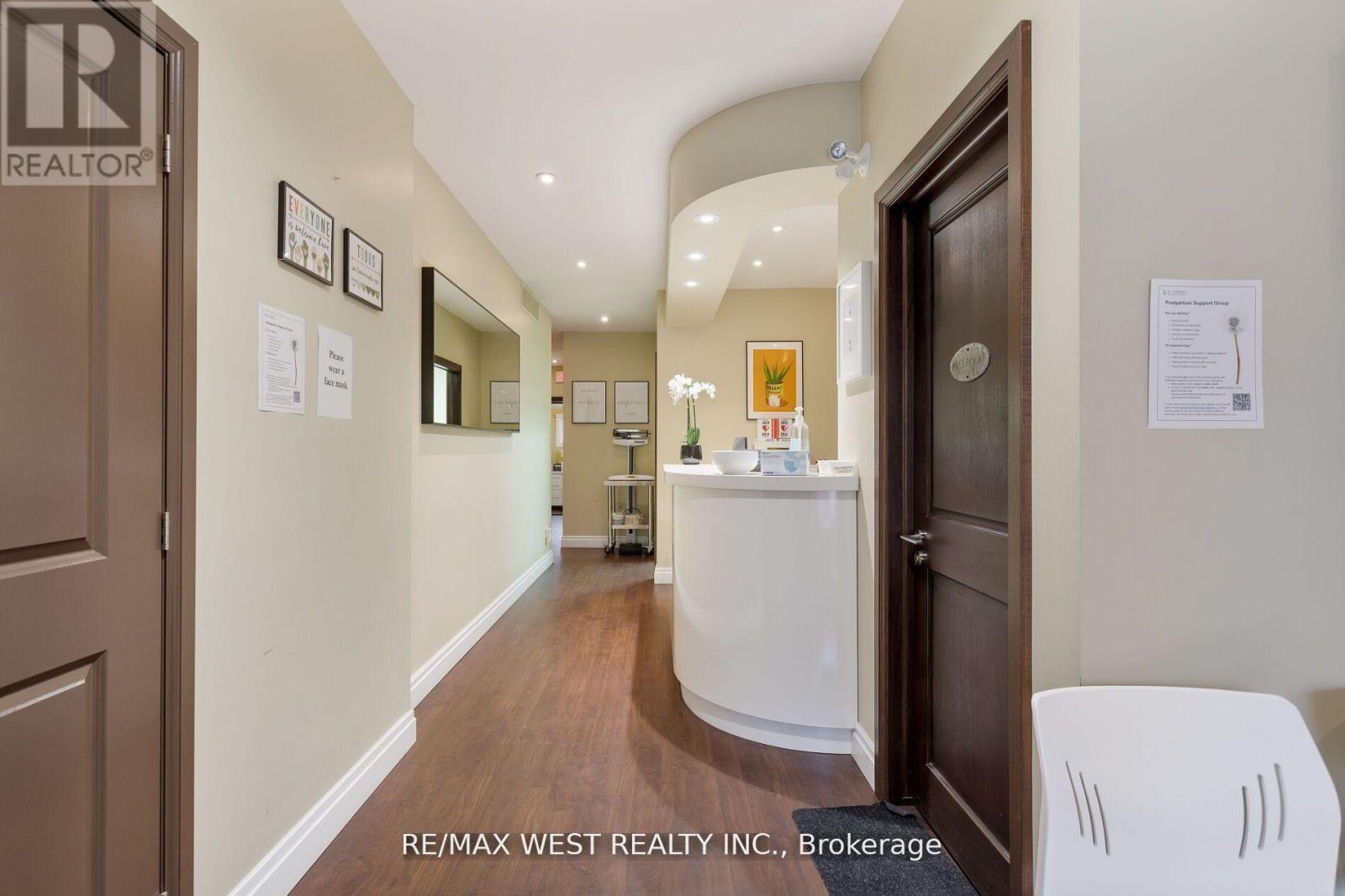96 Roncesvalles Avenue Property Photo 4