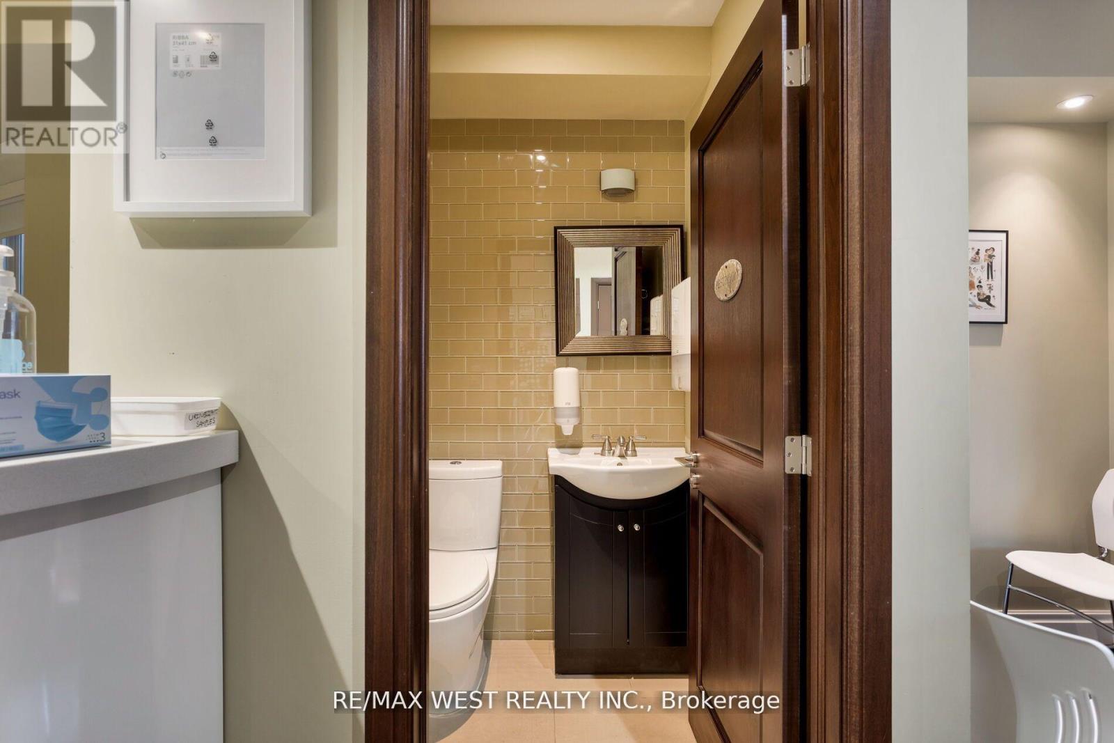 96 Roncesvalles Avenue Property Photo 6