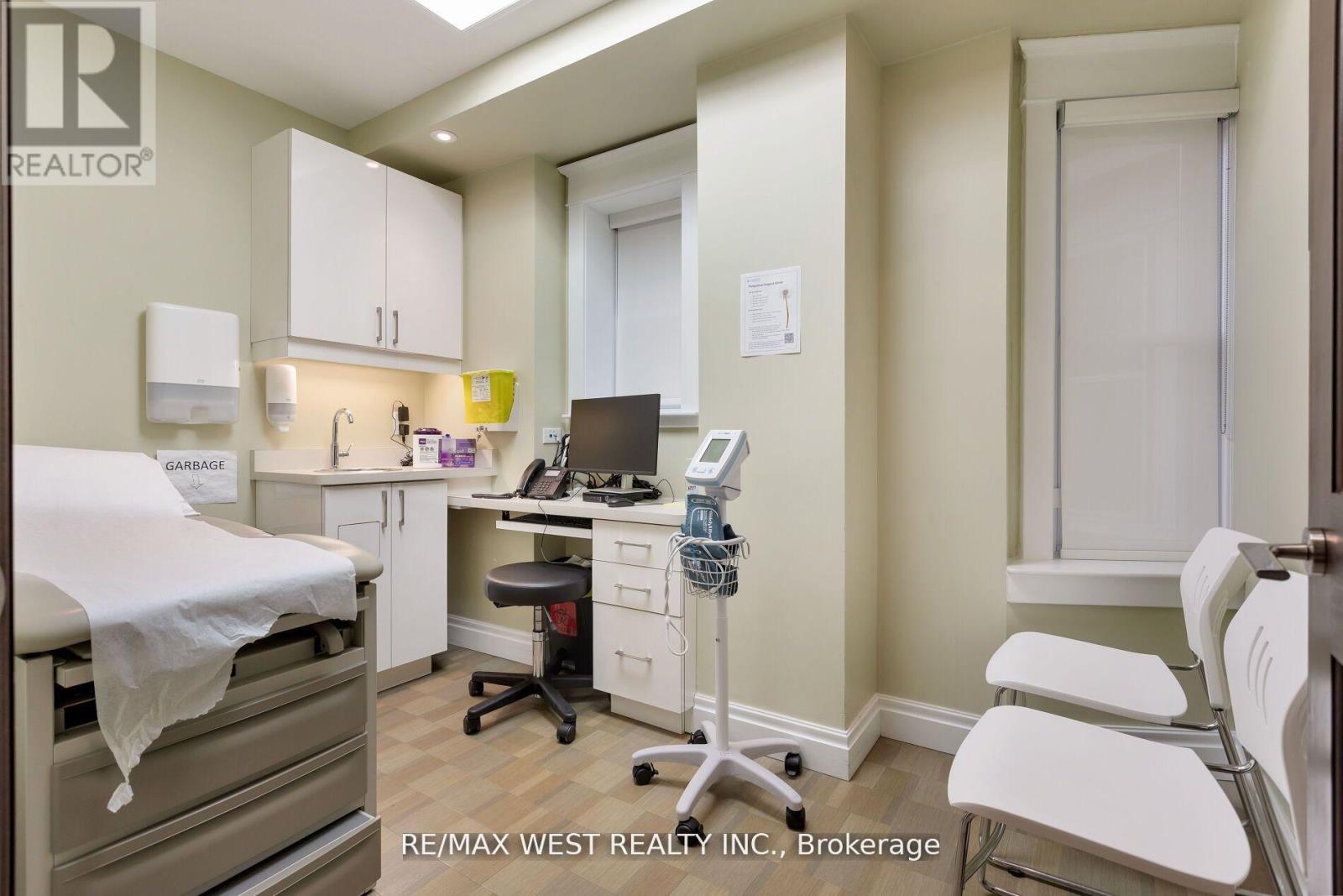96 Roncesvalles Avenue Property Photo 8
