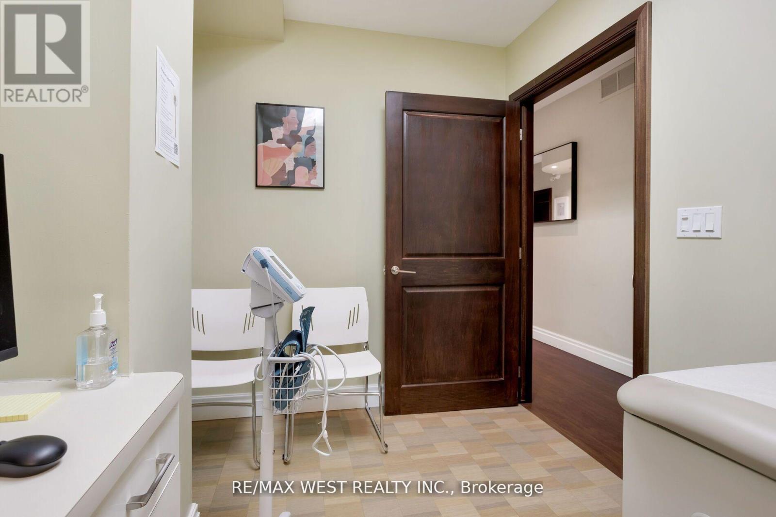 96 Roncesvalles Avenue Property Photo 9