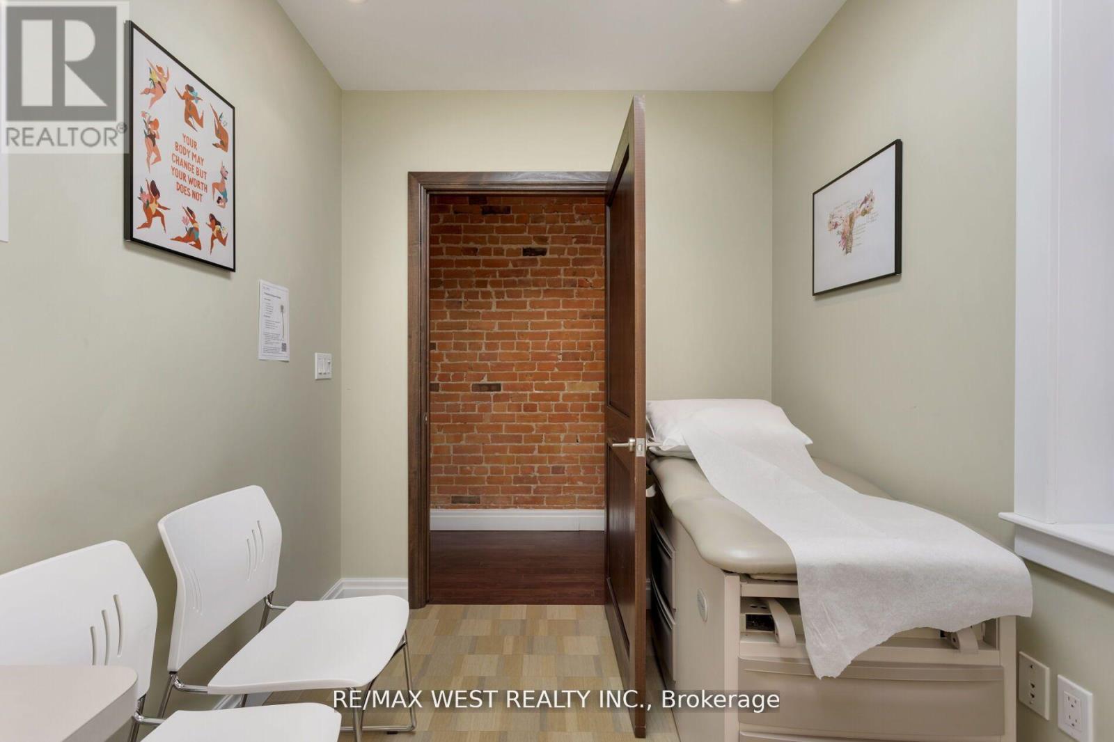 96 Roncesvalles Avenue Property Photo 13