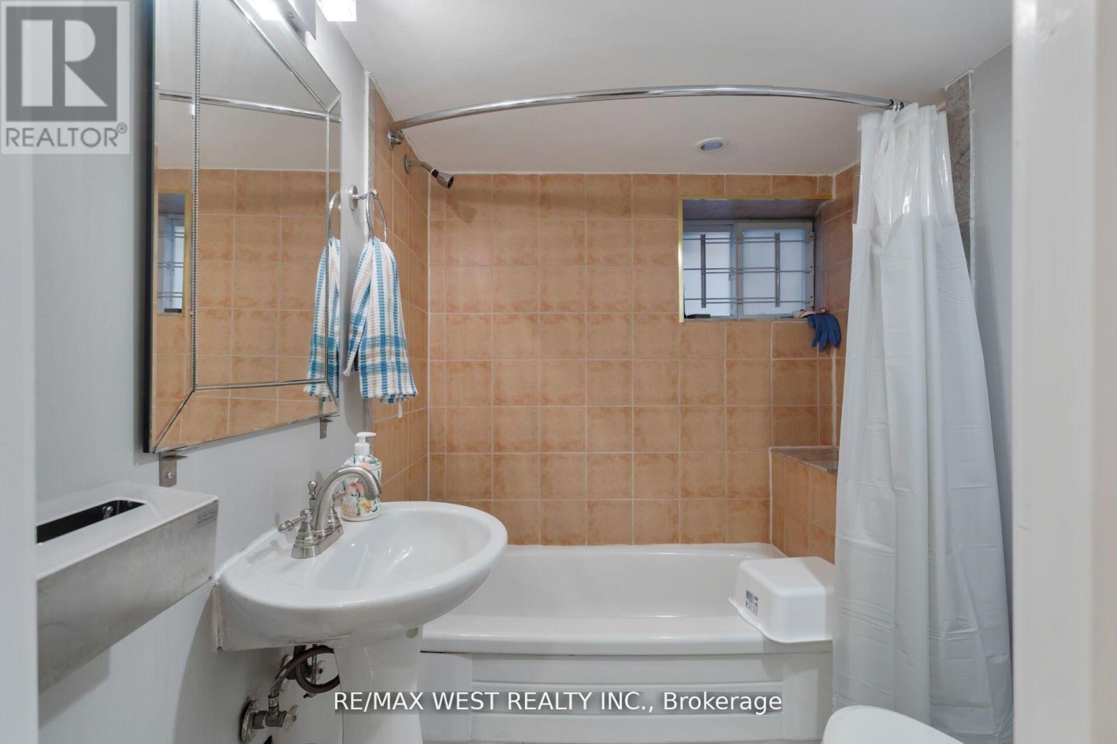 96 Roncesvalles Avenue Property Photo 22