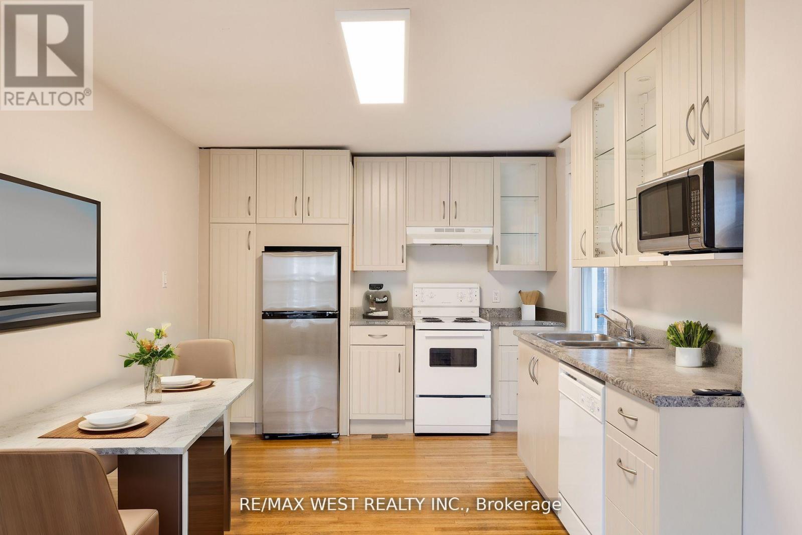 96 Roncesvalles Avenue Property Photo 32