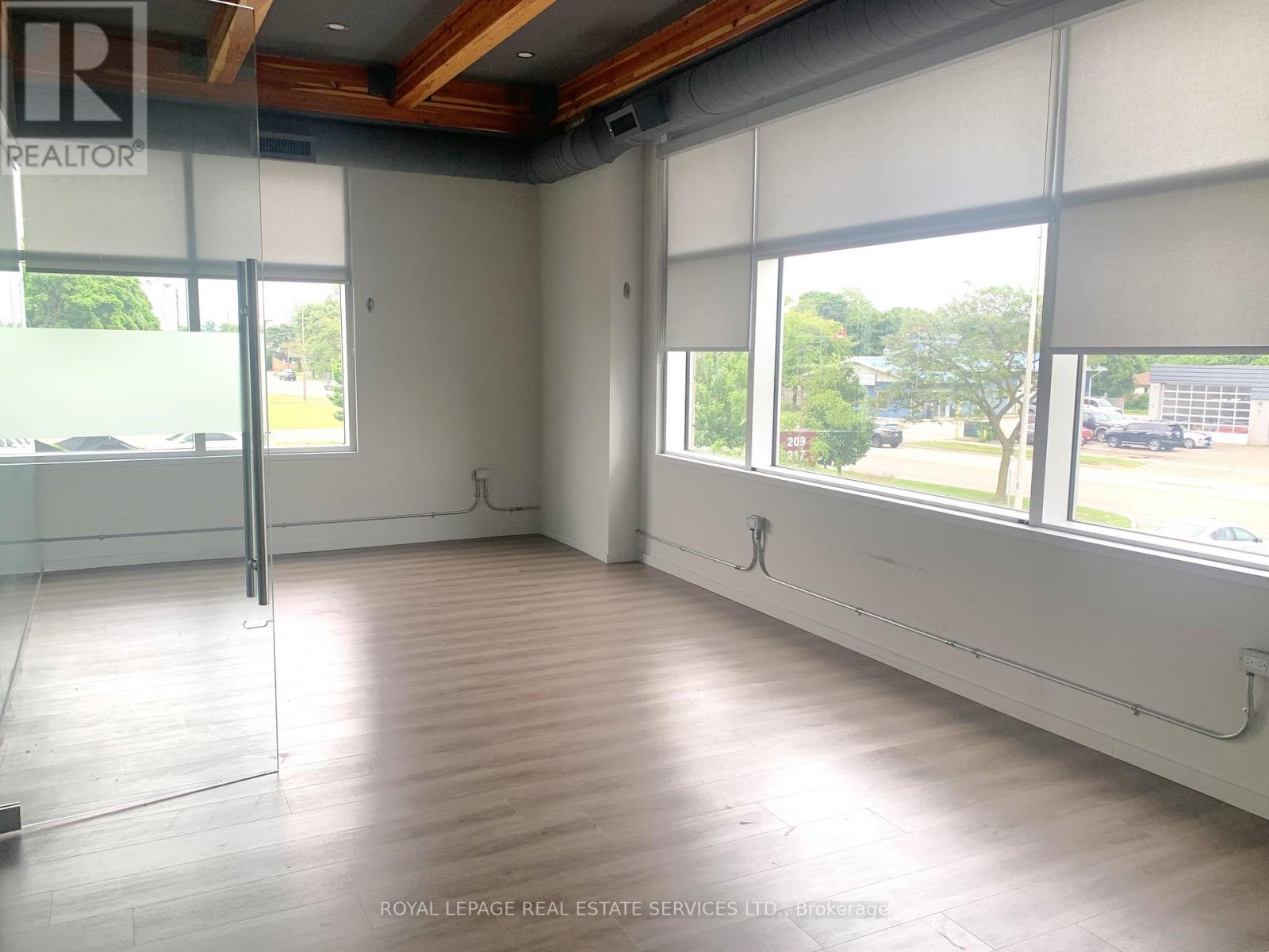 9 - 225 Speers Road Property Photo 10