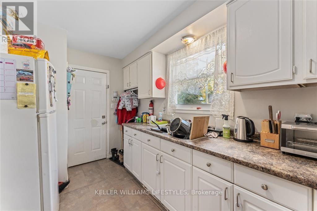 110/112 Euphemia Street N Property Photo 3