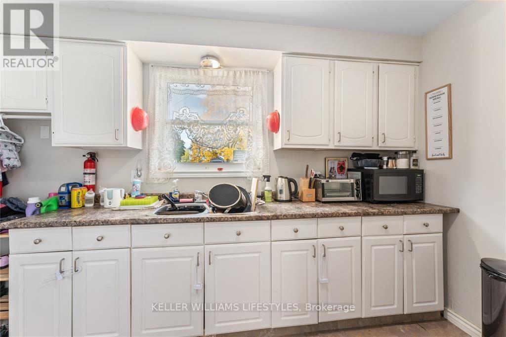 110/112 Euphemia Street N Property Photo 4