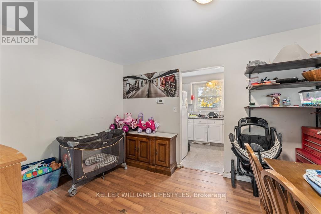 110/112 Euphemia Street N Property Photo 6