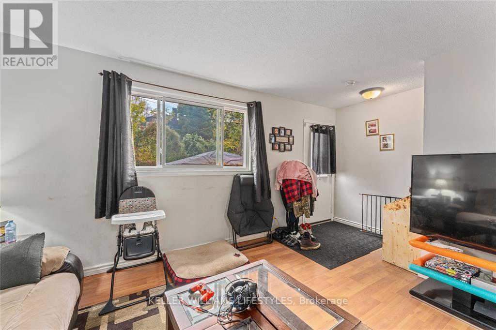 110/112 Euphemia Street N Property Photo 8