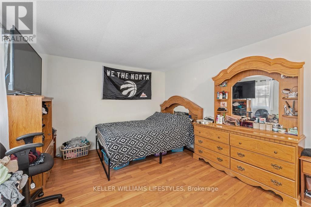 110/112 Euphemia Street N Property Photo 11