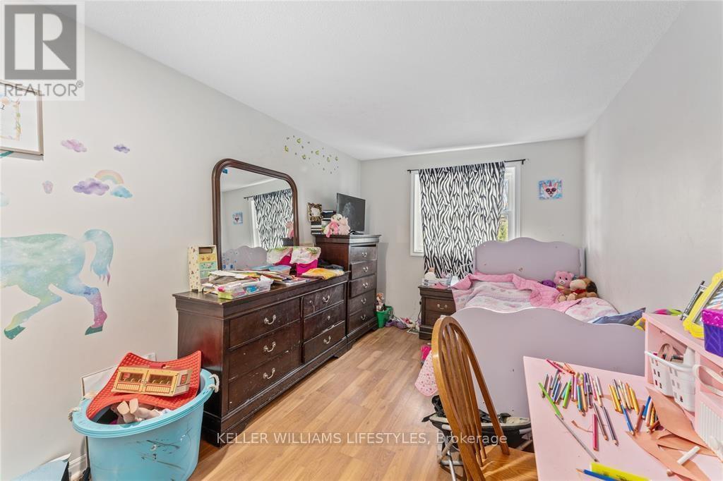 110/112 Euphemia Street N Property Photo 13