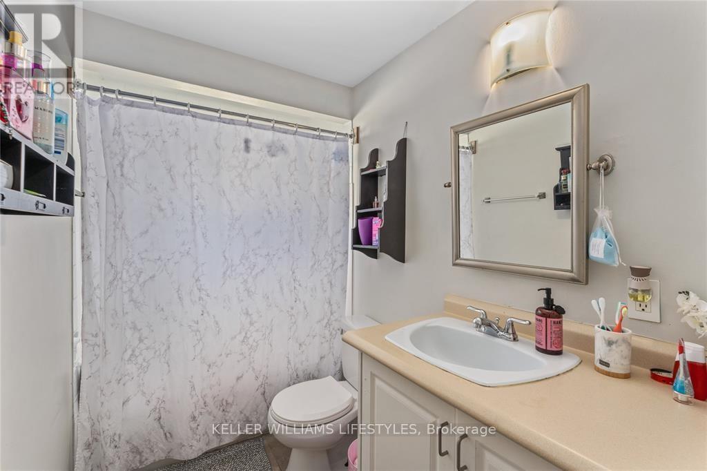 110/112 Euphemia Street N Property Photo 14