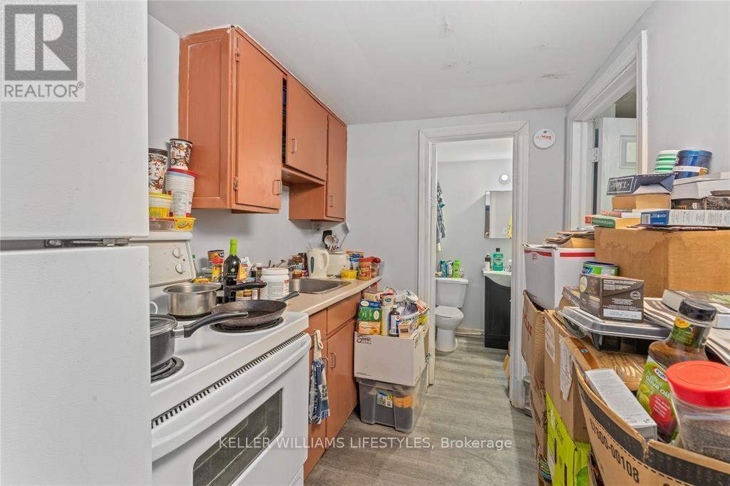 110/112 Euphemia Street N Property Photo 17