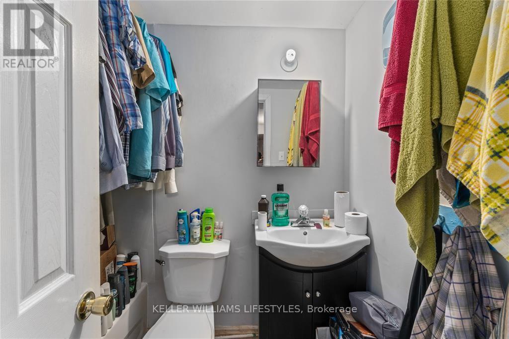 110/112 Euphemia Street N Property Photo 18