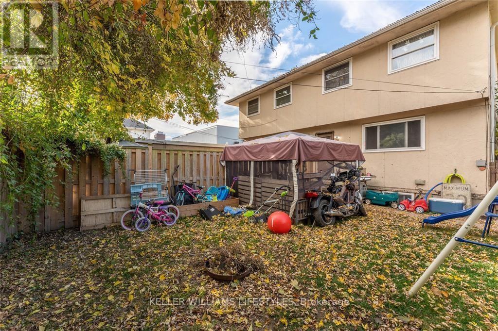 110/112 Euphemia Street N Property Photo 22