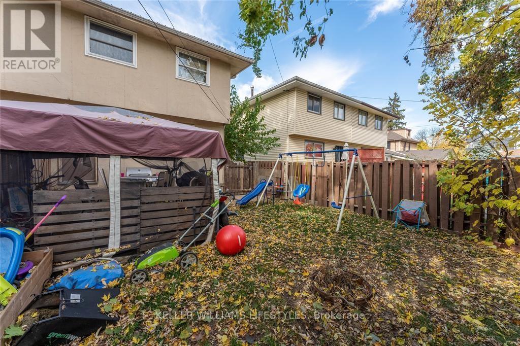 110/112 Euphemia Street N Property Photo 23