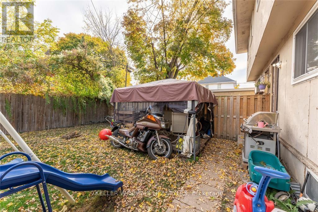 110/112 Euphemia Street N Property Photo 24